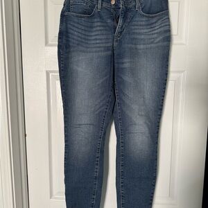 Signature Levi Totally Shaping Skinny Jeans